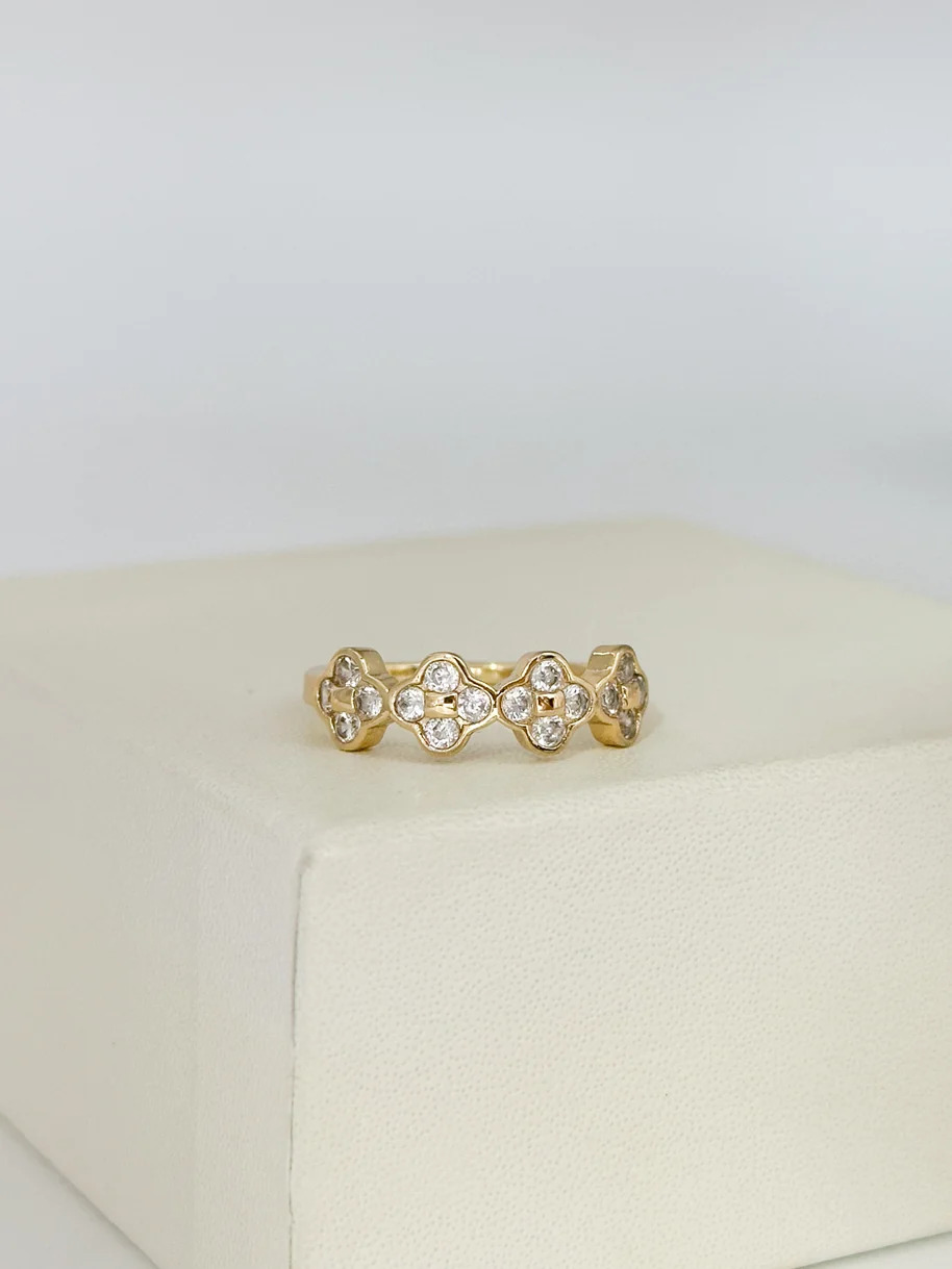 Anillo 4 treboles circones blancos