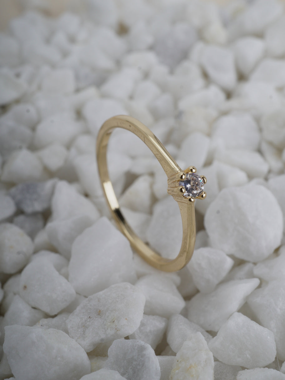 anillo circon pequeño