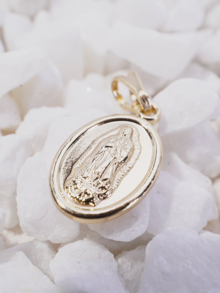 Dije ovalado liso virgen guadalupe